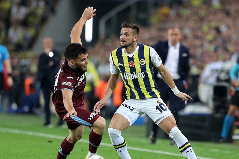 Derbinin tartışılan pozisyonuna manidar yorum: Gerdeğe girerken bile adamı böyle soymuyorlar 3