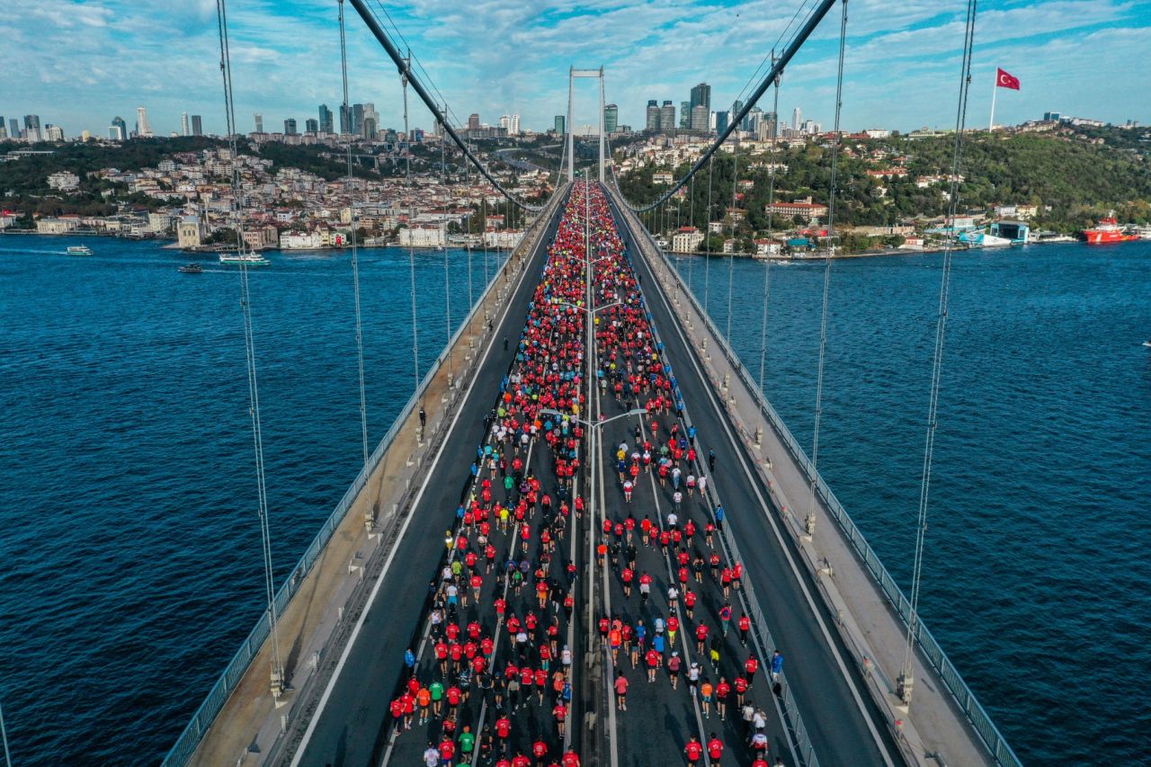 45. İstanbul Maratonu başladı: Dünyanın kıtalararası koşulan tek maratonu 11