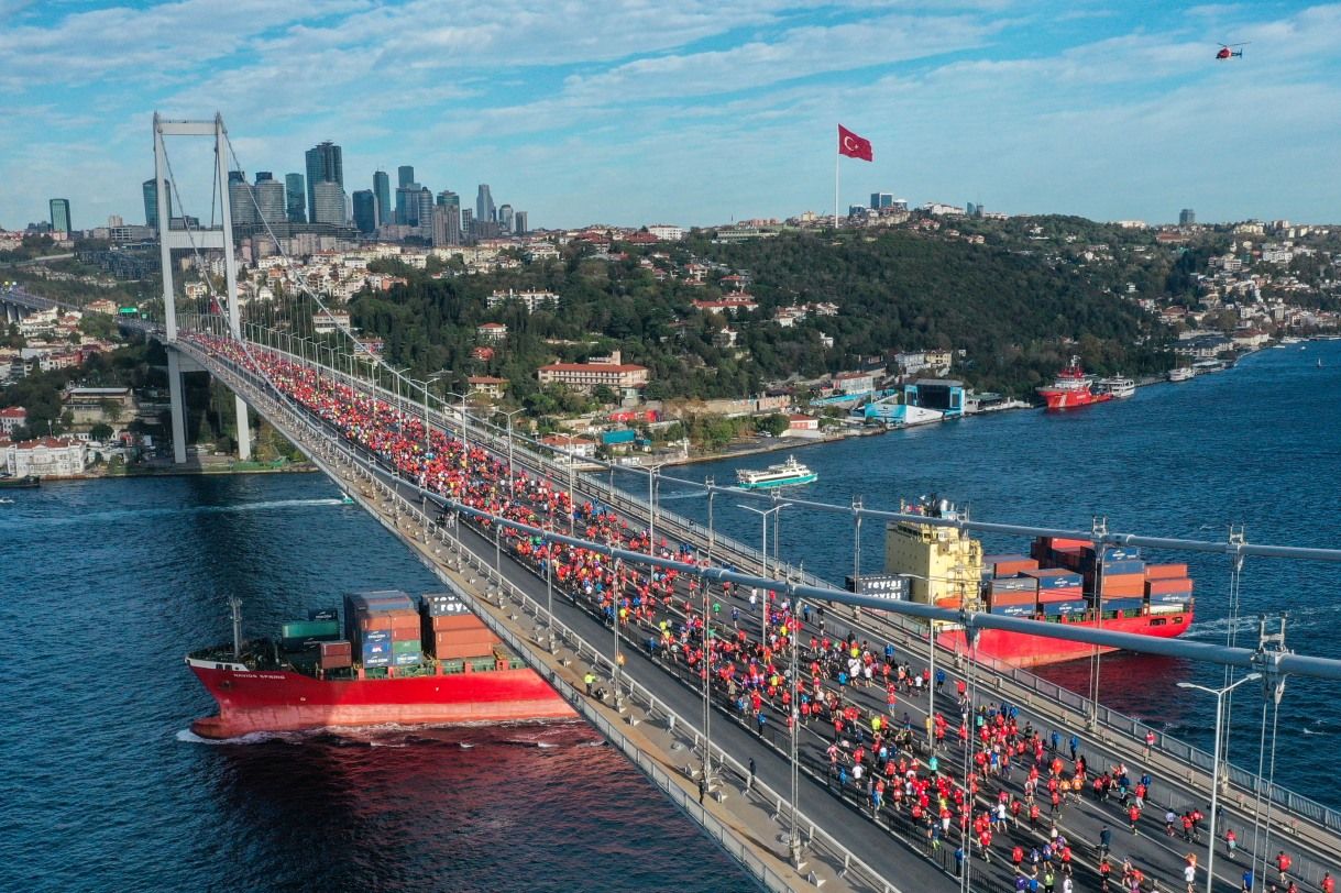 45. İstanbul Maratonu başladı: Dünyanın kıtalararası koşulan tek maratonu 12