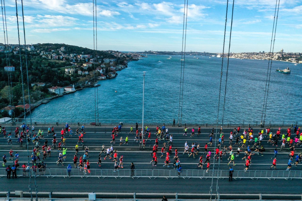 45. İstanbul Maratonu başladı: Dünyanın kıtalararası koşulan tek maratonu 16