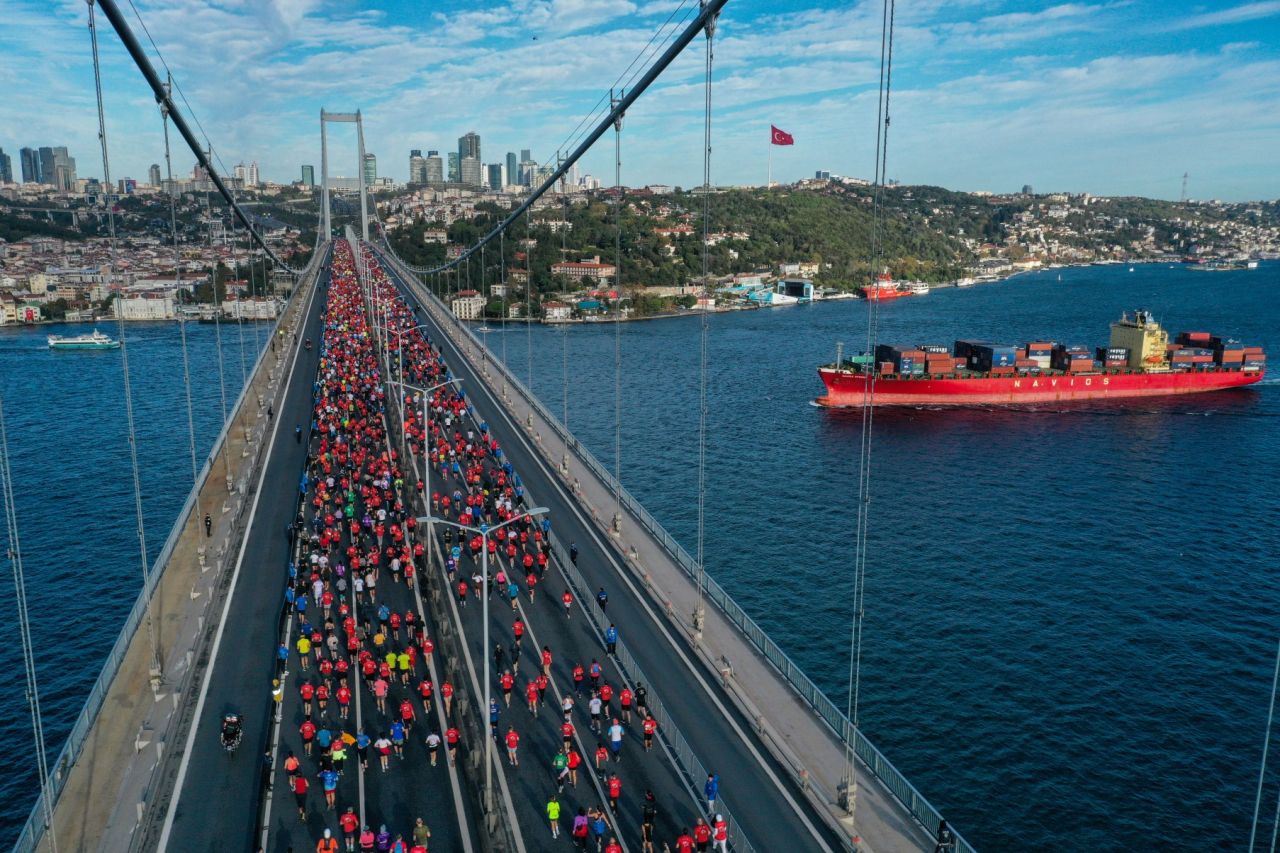 45. İstanbul Maratonu başladı: Dünyanın kıtalararası koşulan tek maratonu 13