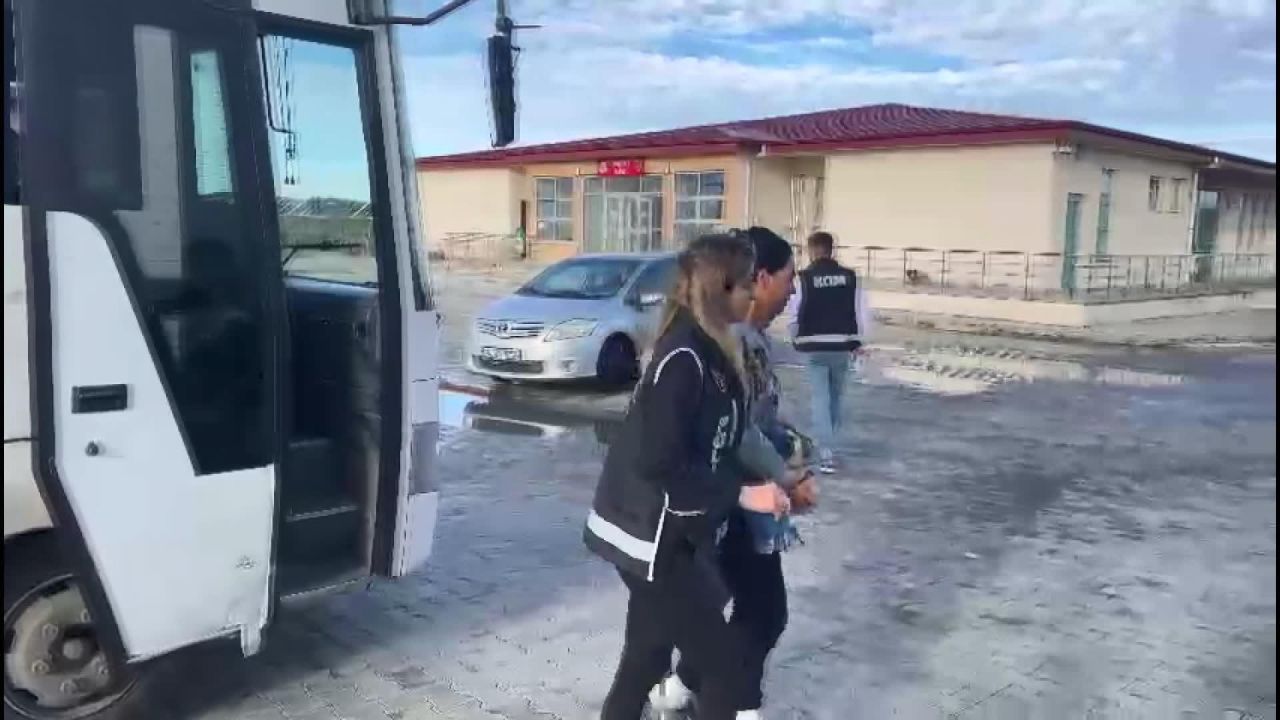 Tüm Türkiye tutuklanmasını konuşuyor! Dilan Polat ağlayarak cezaevine girdi 6
