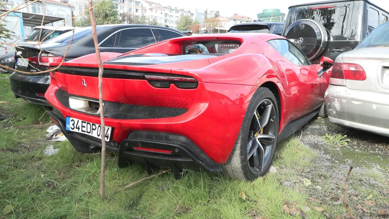 Ferrari ile çekilen videoları gündem olmuştu! Tutuklanan Dilan-Engin Polat çiftinin lüks araçları yediemin otoparkında 6