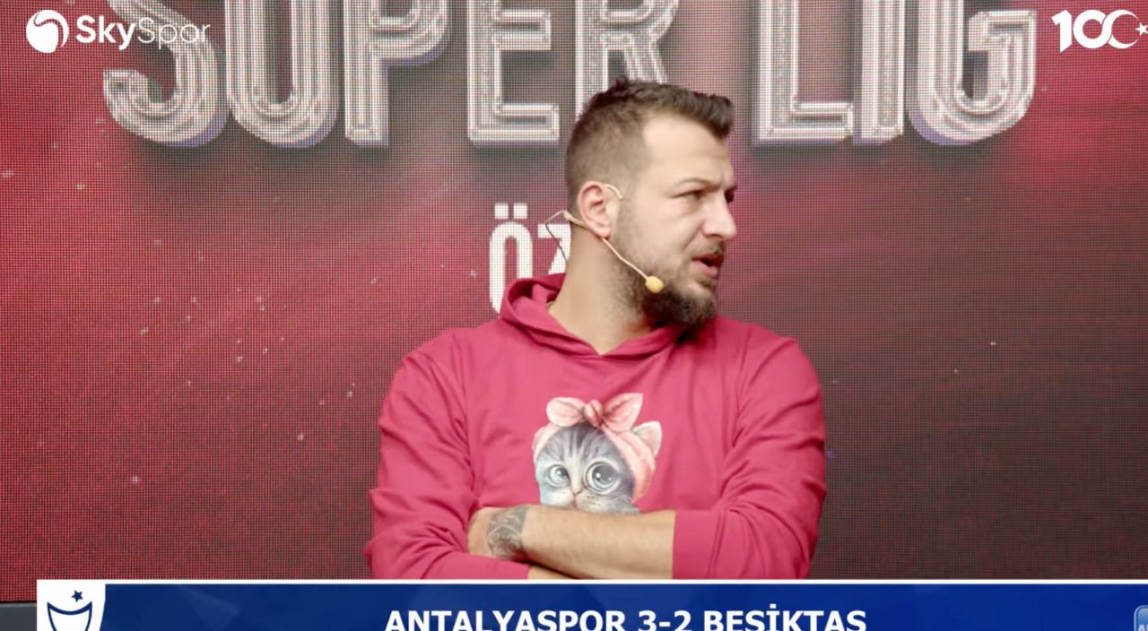 "Beşiktaş'ta bunu görünce taraftar sahaya inmiş sandım! Eğer iyi çalışmazsan, habeş maymunu gibi sağa sola bakarsın" 5