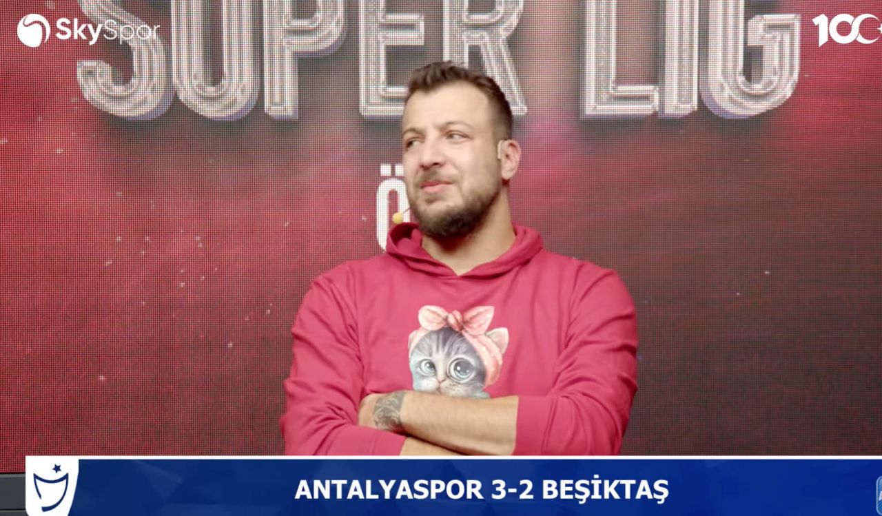 "Beşiktaş'ta bunu görünce taraftar sahaya inmiş sandım! Eğer iyi çalışmazsan, habeş maymunu gibi sağa sola bakarsın" 4