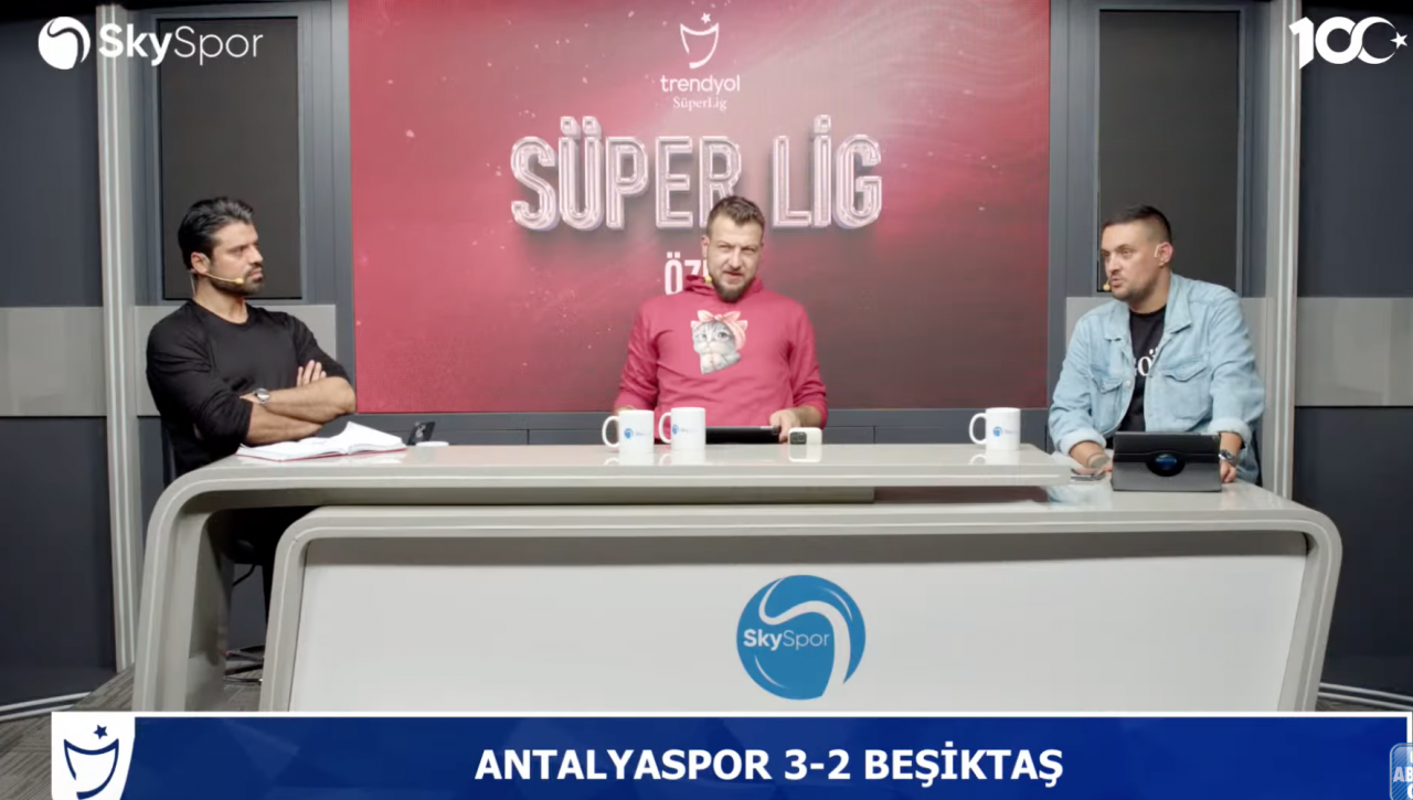 "Beşiktaş'ta bunu görünce taraftar sahaya inmiş sandım! Eğer iyi çalışmazsan, habeş maymunu gibi sağa sola bakarsın" 1