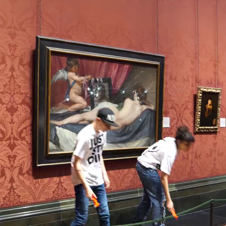 İngiltere'de iklim aktivistleri National Gallery'de sergilenen tablonun koruyucu camını kırdı 5