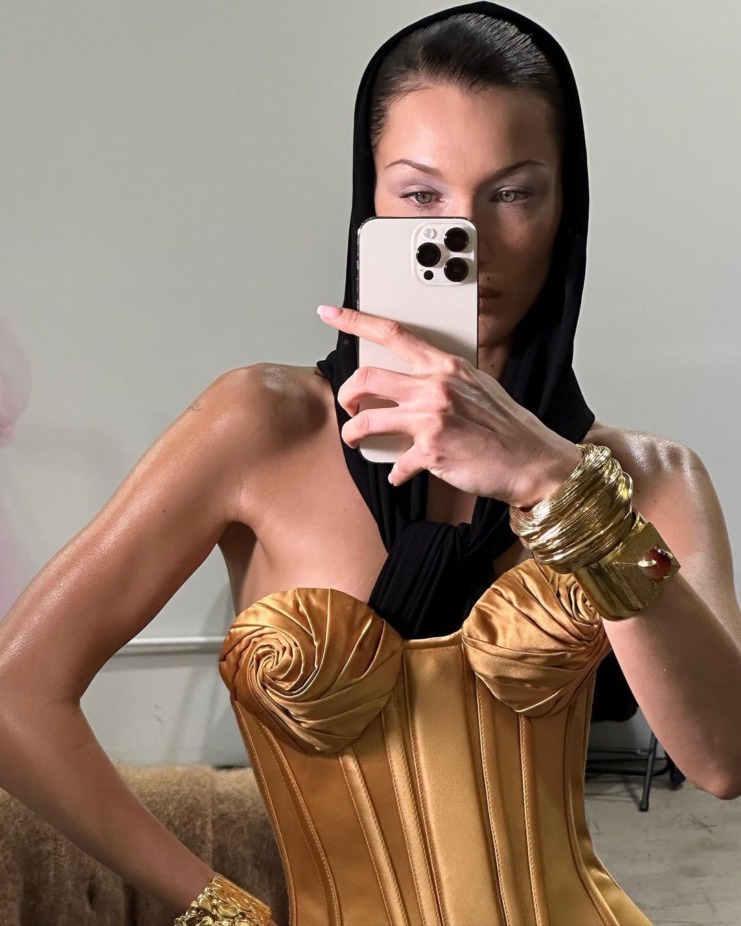 İsrail'in Gazze'deki katliamına sessiz kalmayan Filistinli model Bella Hadid'e Fransa'dan ambargo! 3