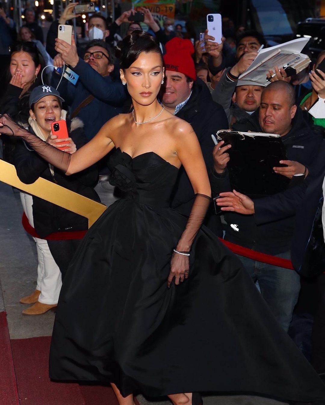 İsrail'in Gazze'deki katliamına sessiz kalmayan Filistinli model Bella Hadid'e Fransa'dan ambargo! 5