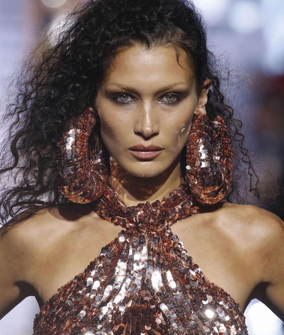 İsrail'in Gazze'deki katliamına sessiz kalmayan Filistinli model Bella Hadid'e Fransa'dan ambargo! 4