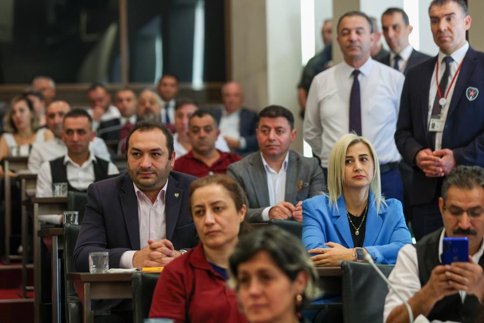 CHP genel merkezi personeliyle vedalaşan Kılıçdaroğlu'ndan dikkat çeken mesaj: Şimdilik hoşça kalın! 2