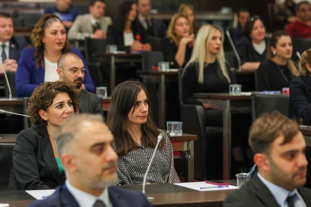 CHP genel merkezi personeliyle vedalaşan Kılıçdaroğlu'ndan dikkat çeken mesaj: Şimdilik hoşça kalın! 3