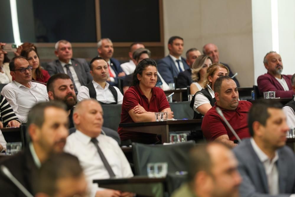 CHP genel merkezi personeliyle vedalaşan Kılıçdaroğlu'ndan dikkat çeken mesaj: Şimdilik hoşça kalın! 4
