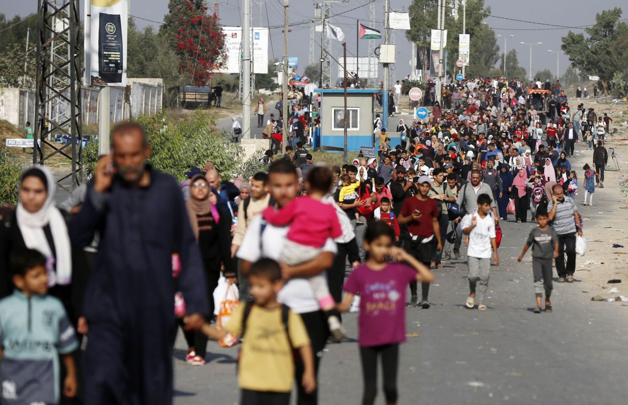 Filistinliler, Gazze Şeridi'nin orta ve güney kesimlerindeki bölgelere göçü devam ediyor 9