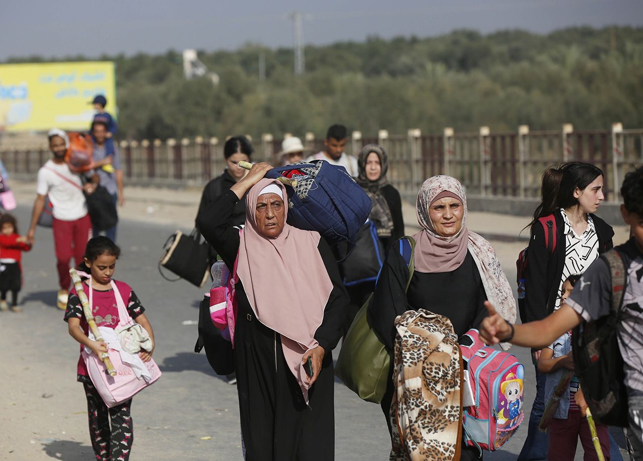 Filistinliler, Gazze Şeridi'nin orta ve güney kesimlerindeki bölgelere göçü devam ediyor 13