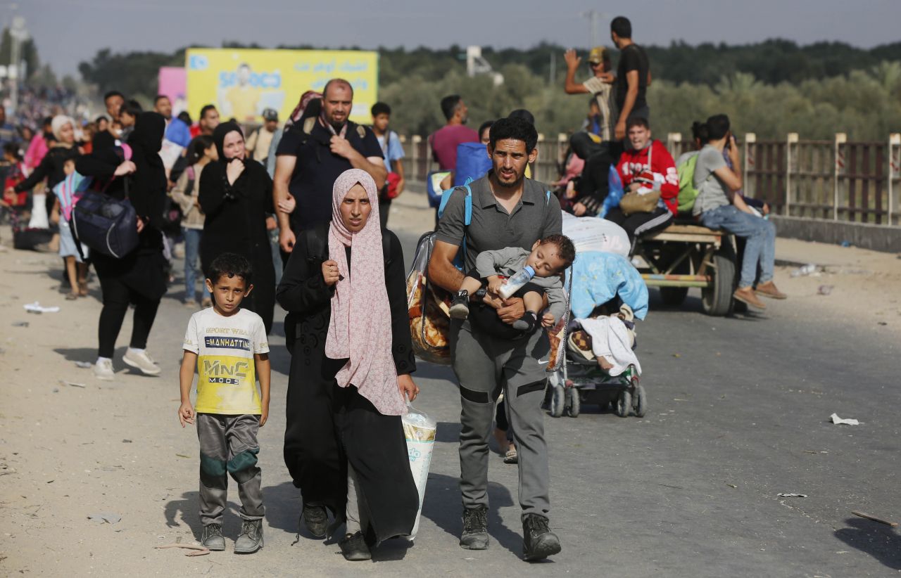 Filistinliler, Gazze Şeridi'nin orta ve güney kesimlerindeki bölgelere göçü devam ediyor 14