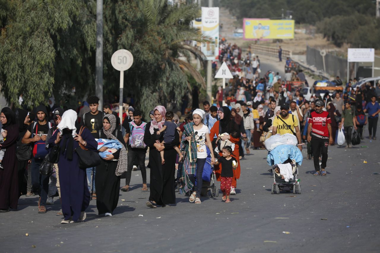 Filistinliler, Gazze Şeridi'nin orta ve güney kesimlerindeki bölgelere göçü devam ediyor 17