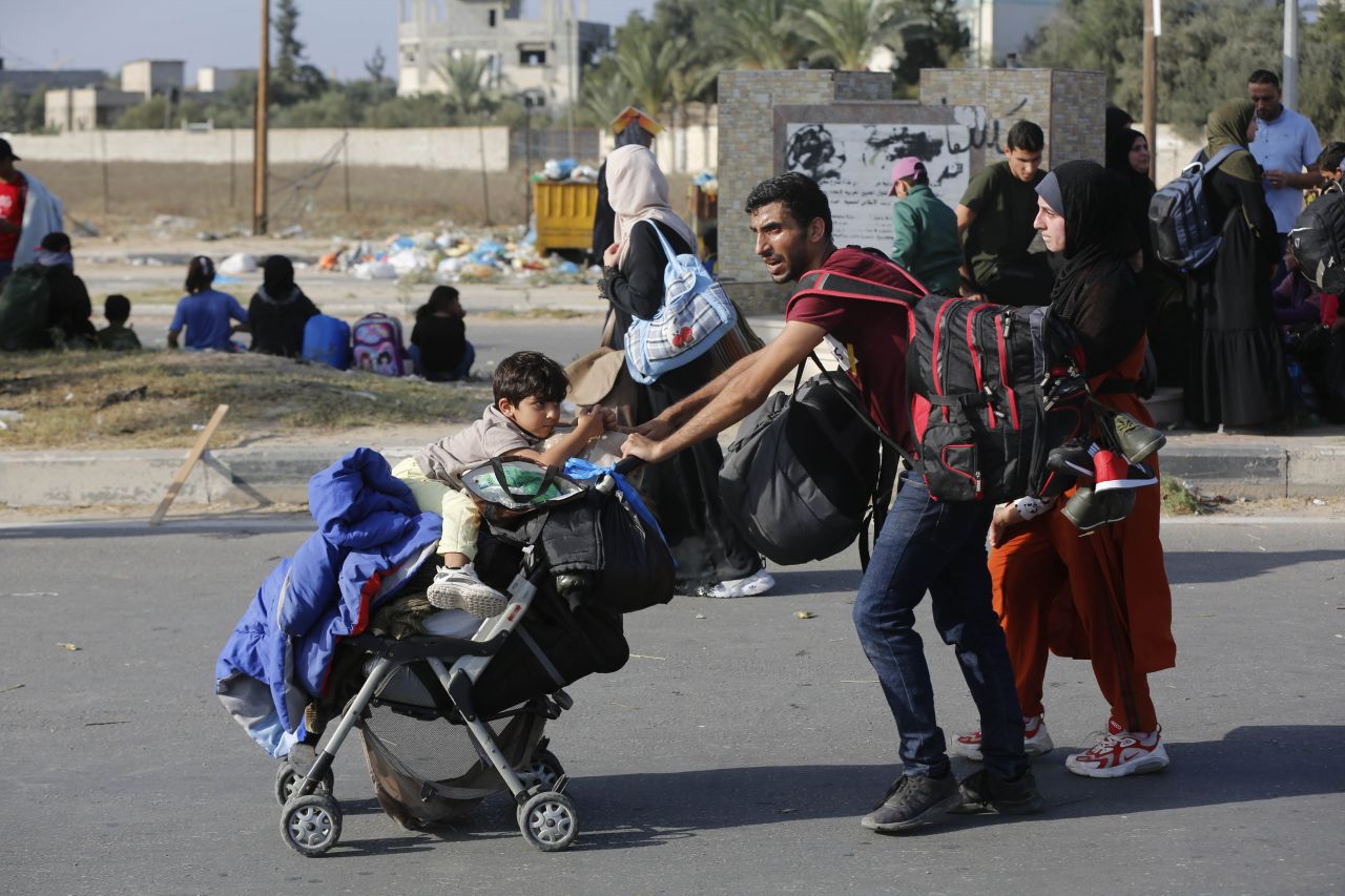 Filistinliler, Gazze Şeridi'nin orta ve güney kesimlerindeki bölgelere göçü devam ediyor 18