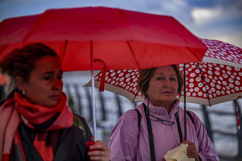 Meteorolojiden İstanbullular için kuvvetli yağış uyarısı! Evden çıkacaklar dikkat: İstanbul'da beklenen yağış başladı.... 6