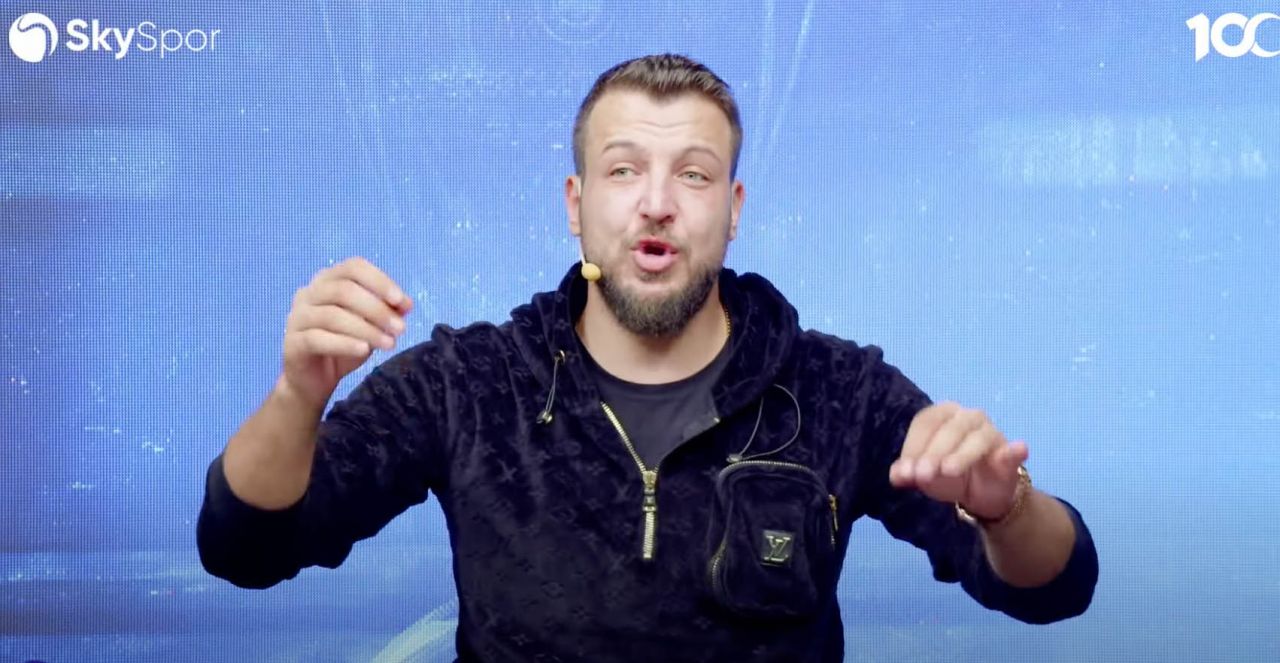 "Hakeme söven Okan Buruk hocamın ağzına sağlık! 80 milyonun dili oldun. Nobre'ye küfür ettiğin için seni tebrik ediyorum hocam" 2