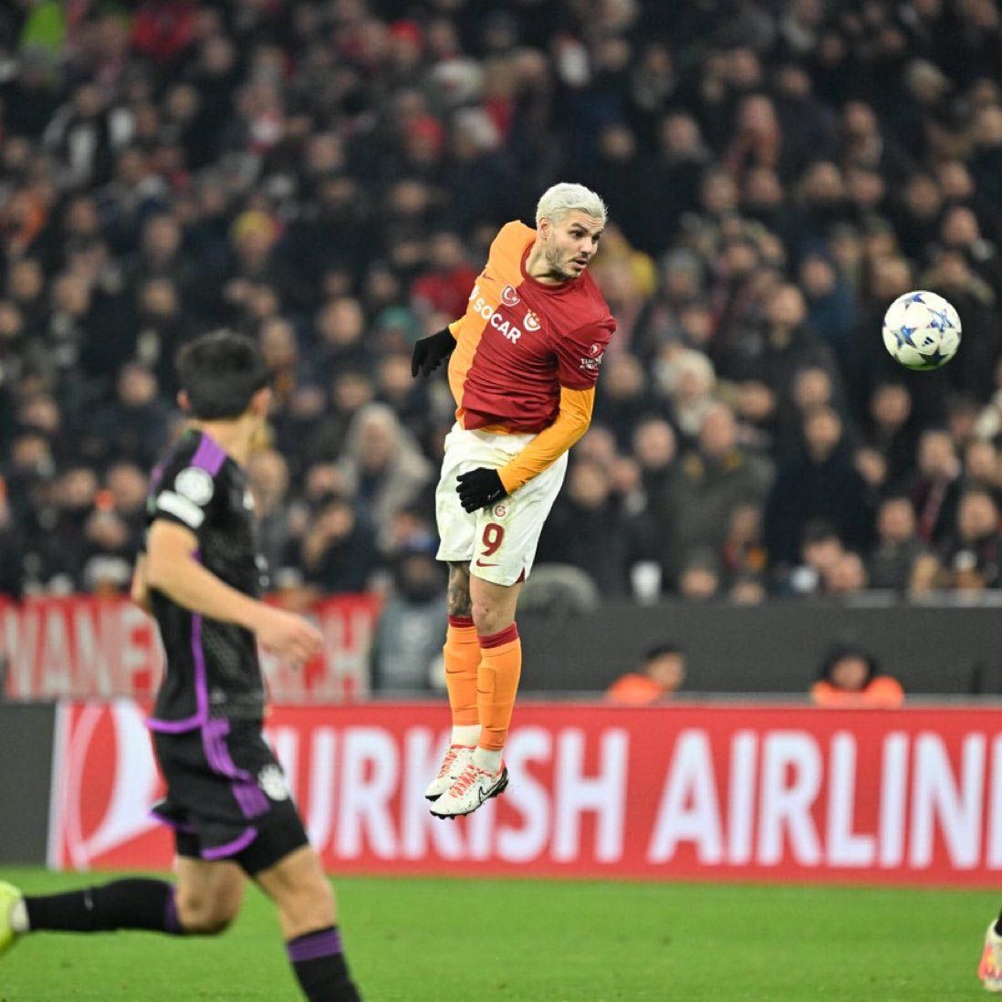 Maç sonu canlı yayında isyan etti! "Sen bu maçlar için transfer edildin! Galatasaray ligde zaten şampiyon oluyordu. Sahada yoktun ya!" 3