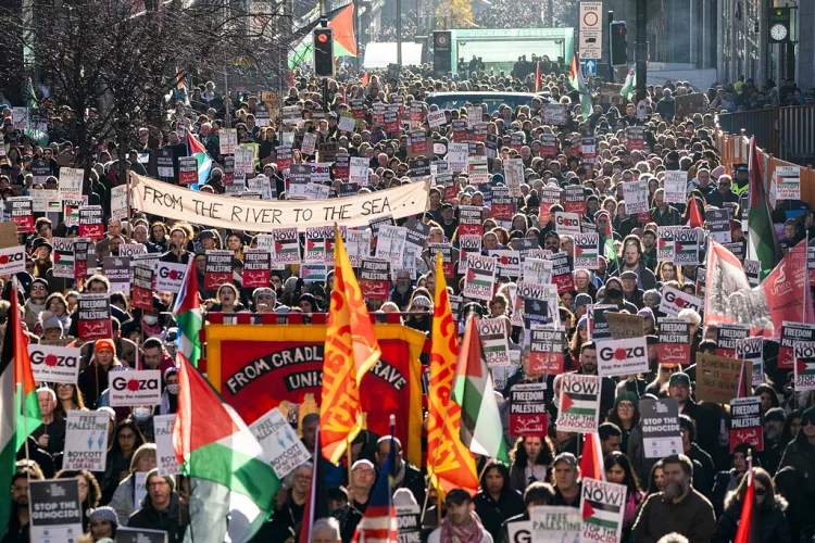 İngiltere'de yüz binler Gazze için haykırdı: Ateşkes... 7