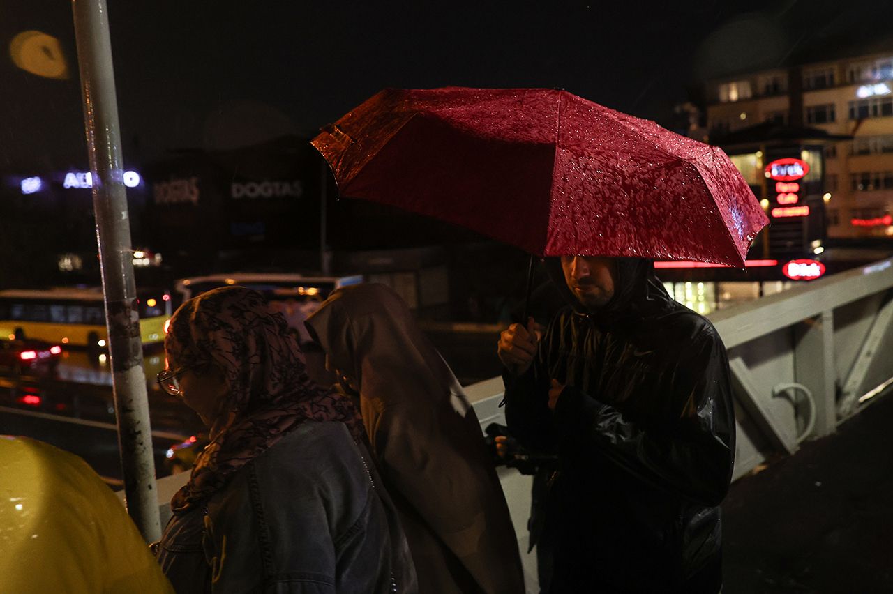 Meteoroloji ve iki valilikten peş peşe uyarı! Sağanak kuvvetli geliyor! İşte hava durumu tahminleri! 11