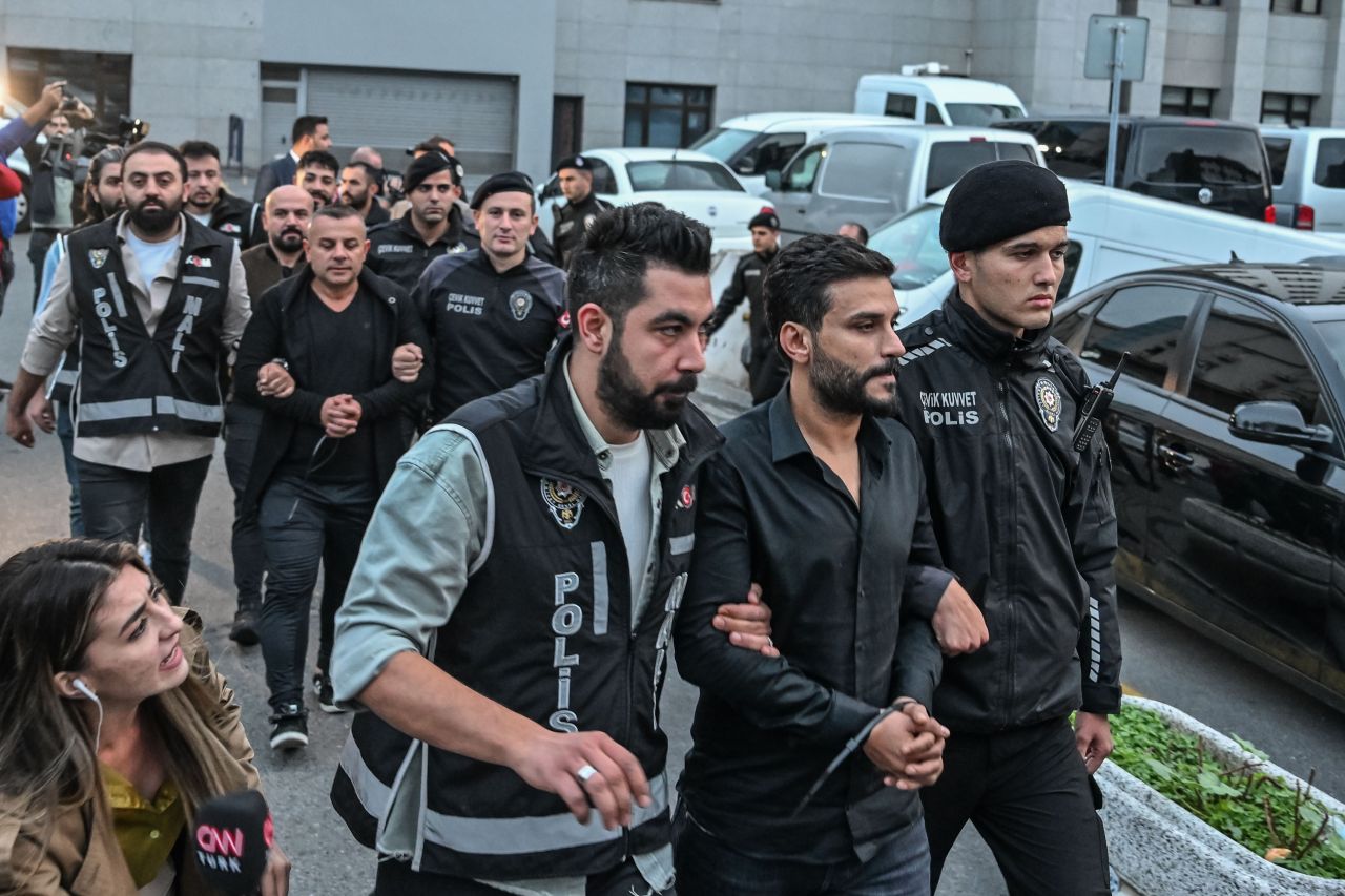 Dilan Polat-Engin Polat çiftinin suç kayıtları ortaya çıktı!  Meğerse daha çocuk yaşta iken mahkemelik olmuş 4