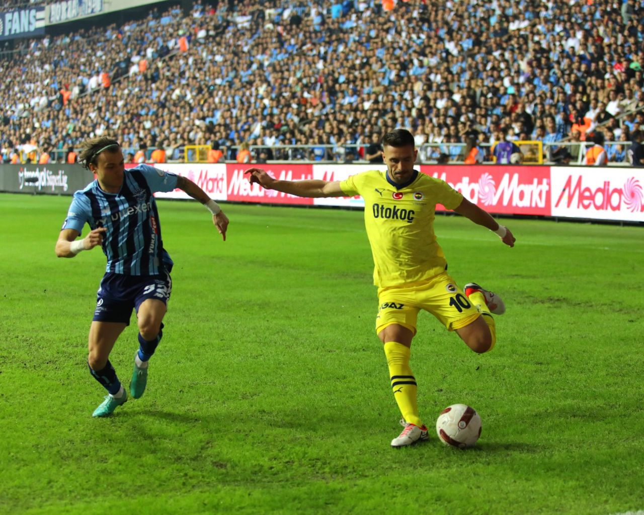 "Adamı kündeleme hareketiyle yere yatırıyor. Ben olsam kafayı koyardım. İyi ki bırakmışım futbolu" 3