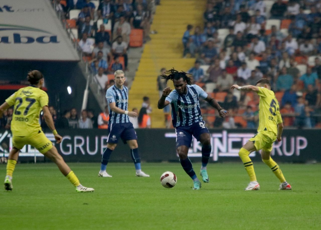 "Adamı kündeleme hareketiyle yere yatırıyor. Ben olsam kafayı koyardım. İyi ki bırakmışım futbolu" 5