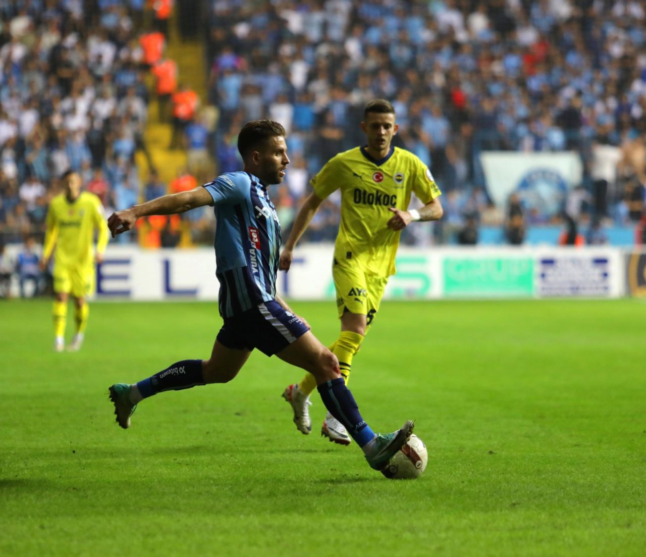 "Adamı kündeleme hareketiyle yere yatırıyor. Ben olsam kafayı koyardım. İyi ki bırakmışım futbolu" 11