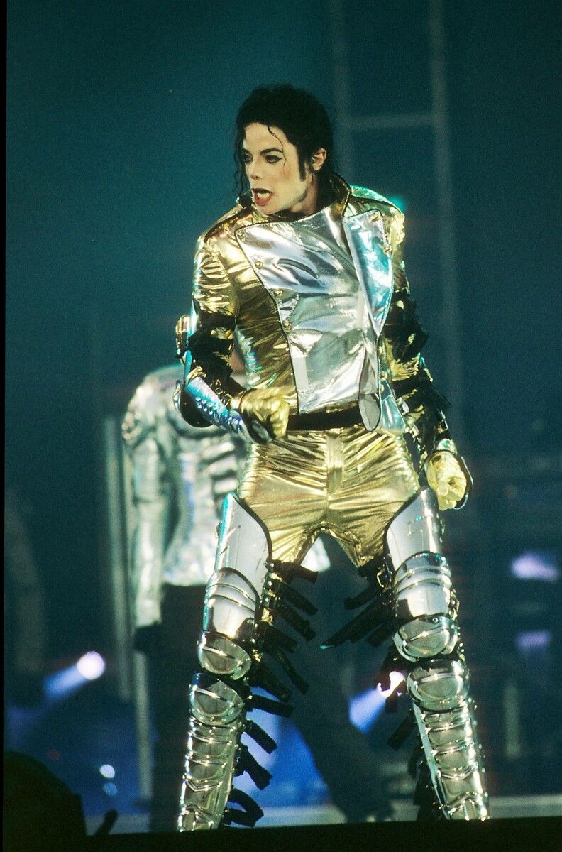 Michael Jackson’ın ikonik deri ceketi rekor fiyata satıldı 1
