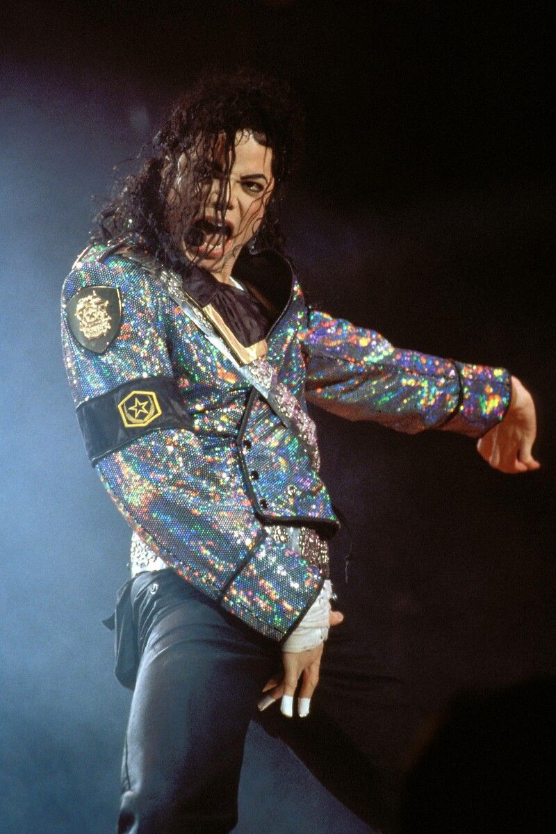 Michael Jackson’ın ikonik deri ceketi rekor fiyata satıldı 4