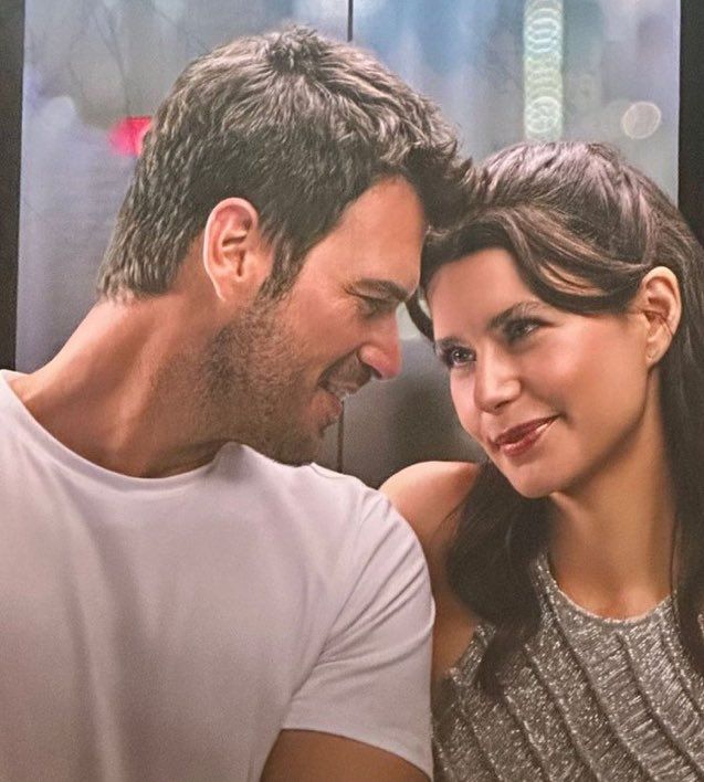 Beren Saat'ten sosyal medyayı sallayan pozlar! 40 yaşındaki ünlü oyuncu 20'lik gençlere taş çıkarttı 2