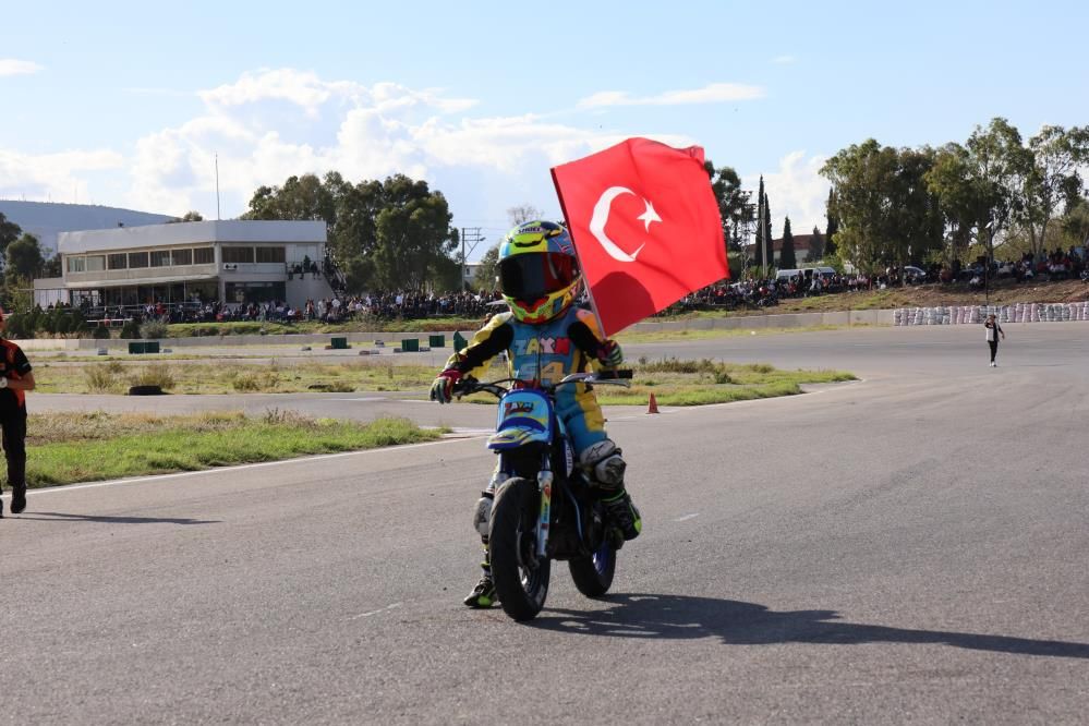 Babasının izinden gidiyor...Kenan Sofuoğlu'nun minik oğlu Zayn Sofuoğlu'nun ilk galibiyeti! 7