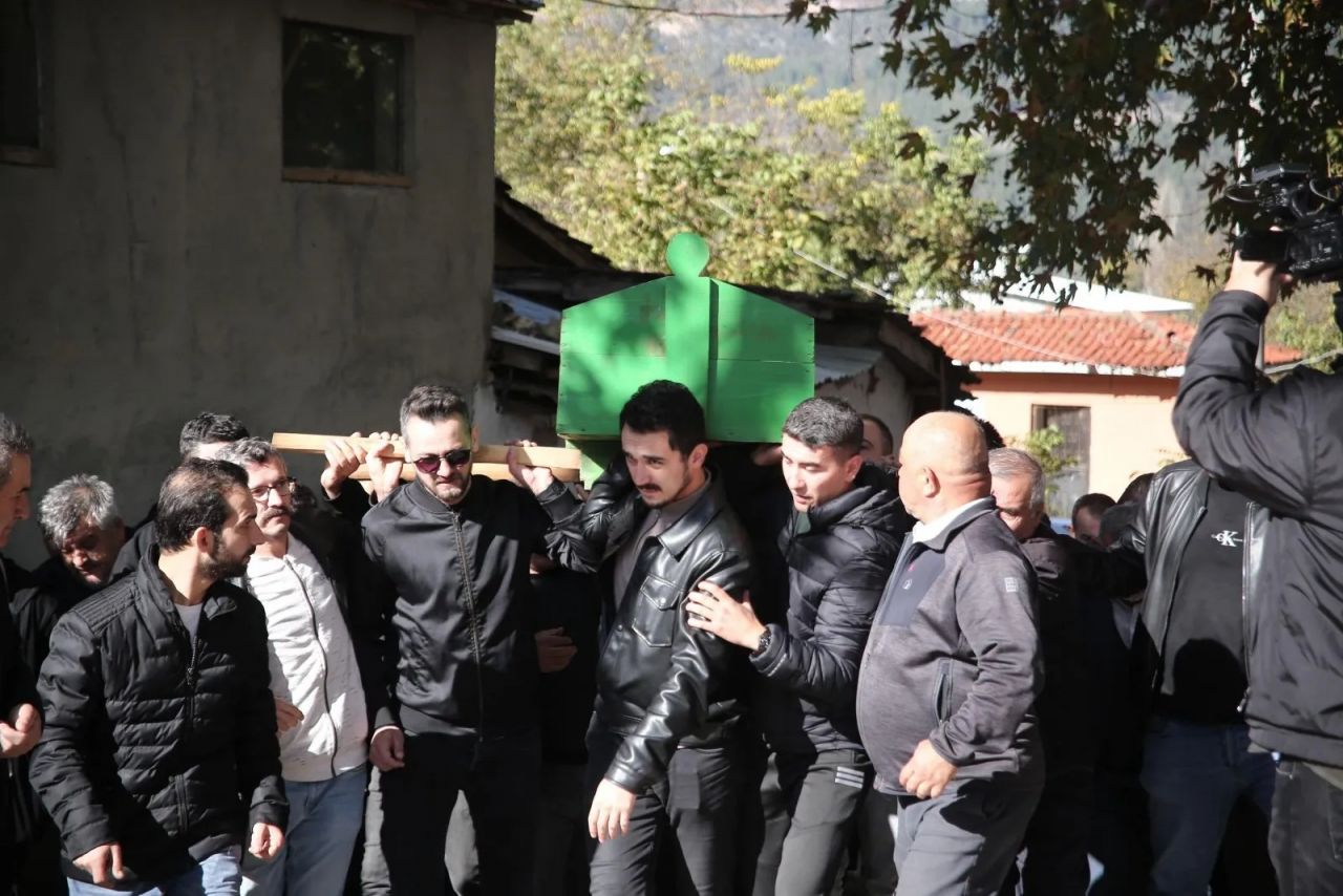 5 yaşındaki Deniz dişi çekildikten sonra hayatını kaybetti! Acılı anne korkunç detayı anlattı... 9