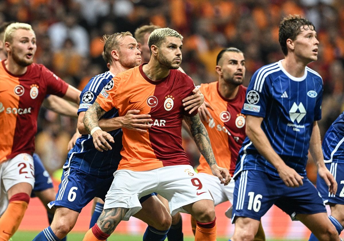 Galatasaray'ın istediği yıldızın menajeri gece yarısı İstanbul'a geldi! Sonunda transfer gerçekleşiyor! Açıklama geldi... 6