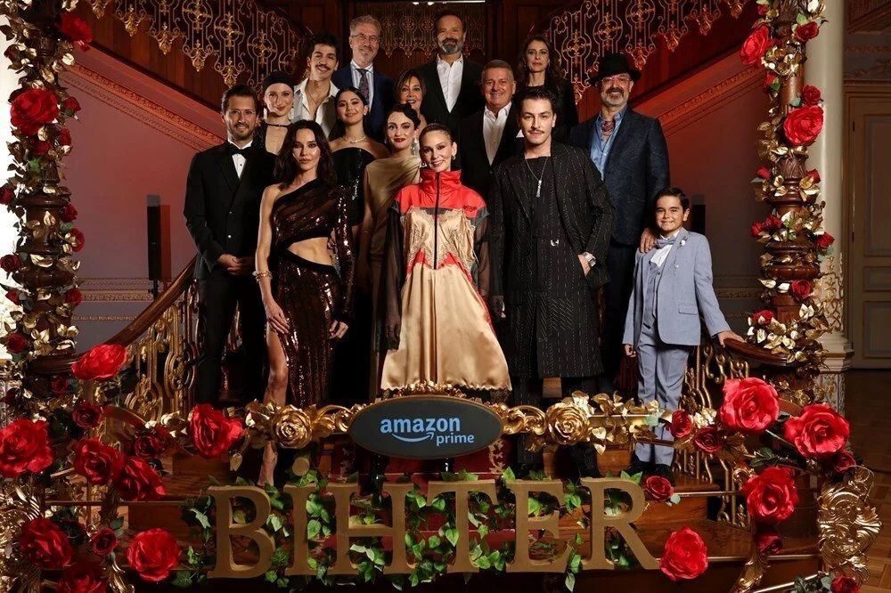 Farah Zeynep Abdullah, Bihter filminin galasındaki elbisesi ile sosyal medya kullanıcılarının diline düştü! Fiyatı ise duyanları şoke etti 4