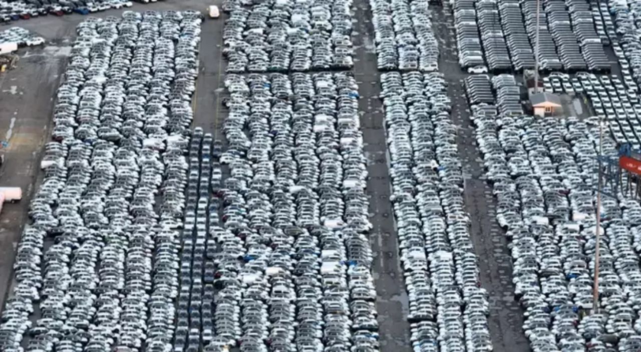 Sıfır otomobillerde yüzde 20'ye varan indirim! Binlerce sıfır araç gemilerle İstanbul'a getirildi 1
