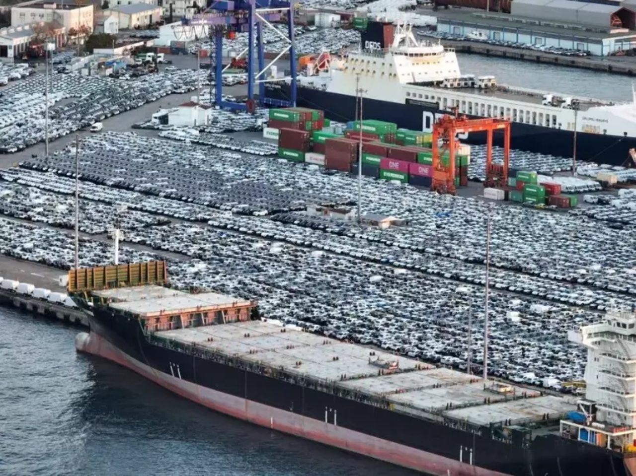 Sıfır otomobillerde yüzde 20'ye varan indirim! Binlerce sıfır araç gemilerle İstanbul'a getirildi 3