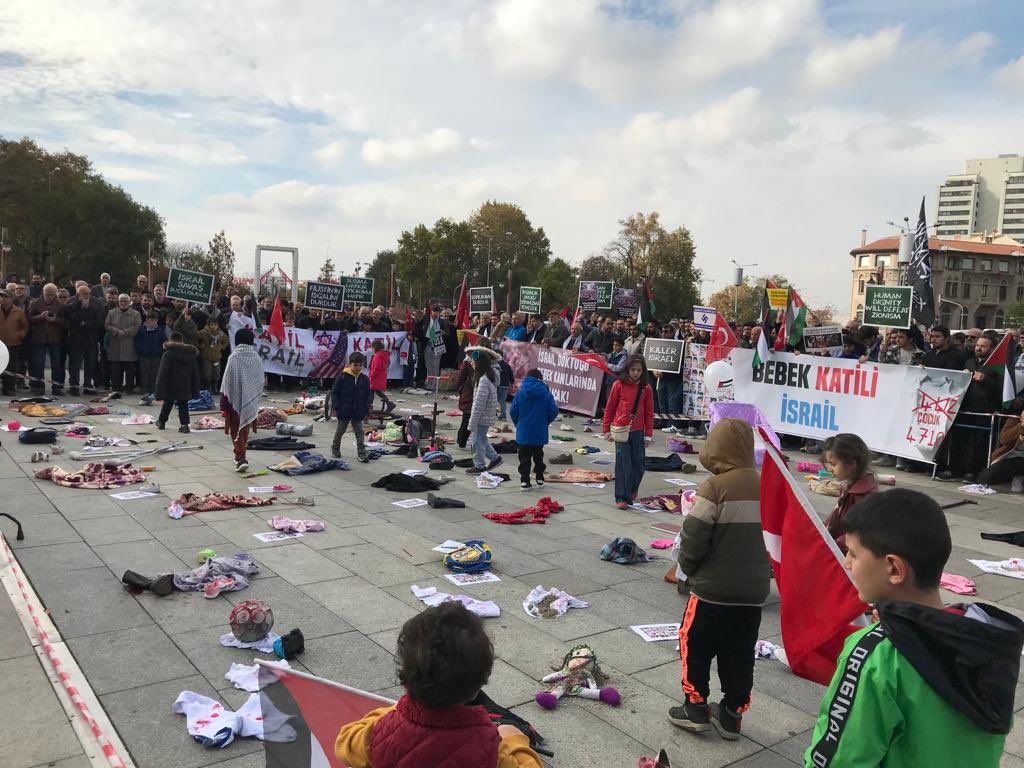 Ankara'da çocuklar bebek katili İsrail'i protesto etti! Gazzeli çocukların temsili eşyaları yürek burktu... 3