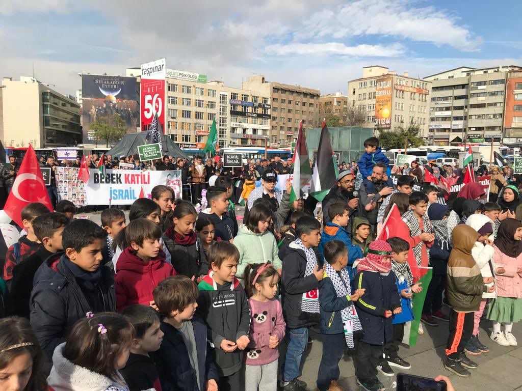 Ankara'da çocuklar bebek katili İsrail'i protesto etti! Gazzeli çocukların temsili eşyaları yürek burktu... 5