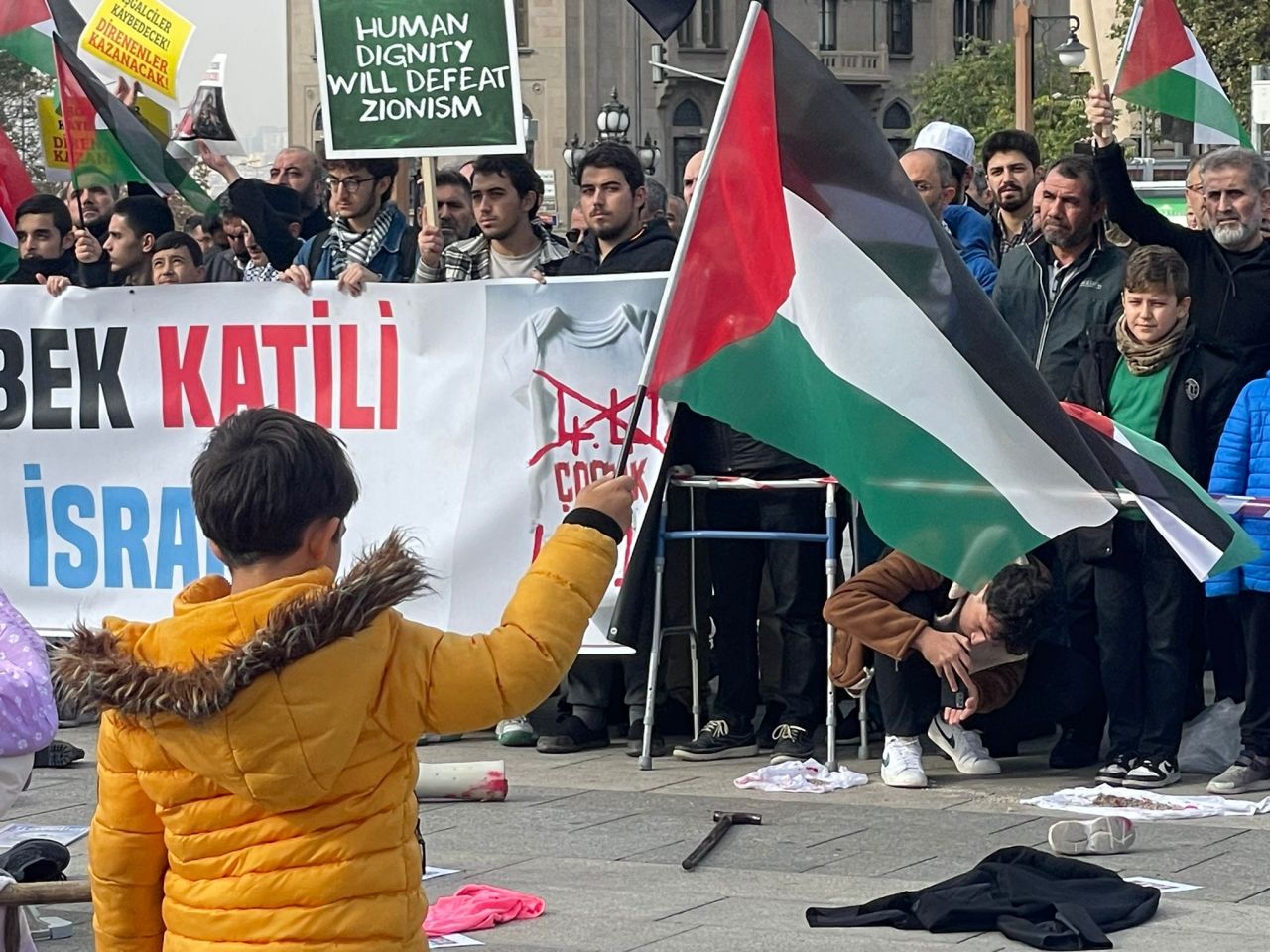Ankara'da çocuklar bebek katili İsrail'i protesto etti! Gazzeli çocukların temsili eşyaları yürek burktu... 9