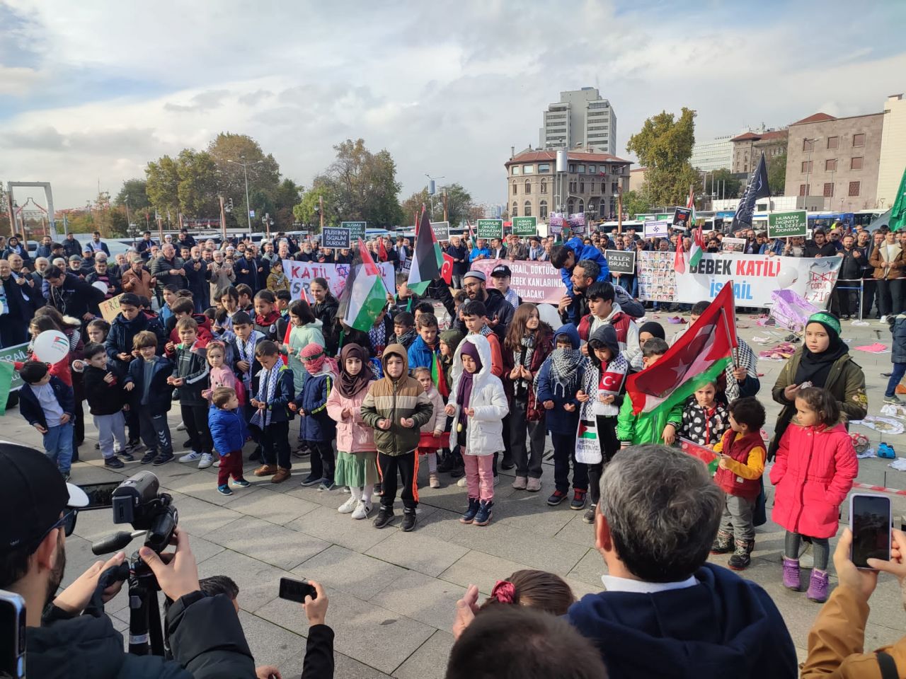 Ankara'da çocuklar bebek katili İsrail'i protesto etti! Gazzeli çocukların temsili eşyaları yürek burktu... 1