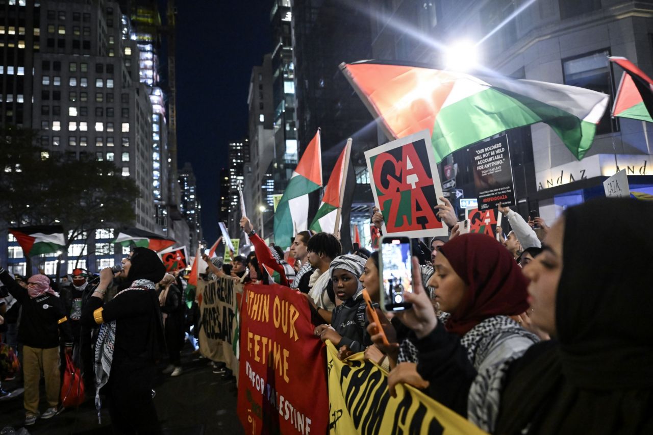 ABD'de binlerce insan Filistin için yürüdü! Washington ve New York'ta İsrail'in Gazze'ye saldırıları protesto edildi 1