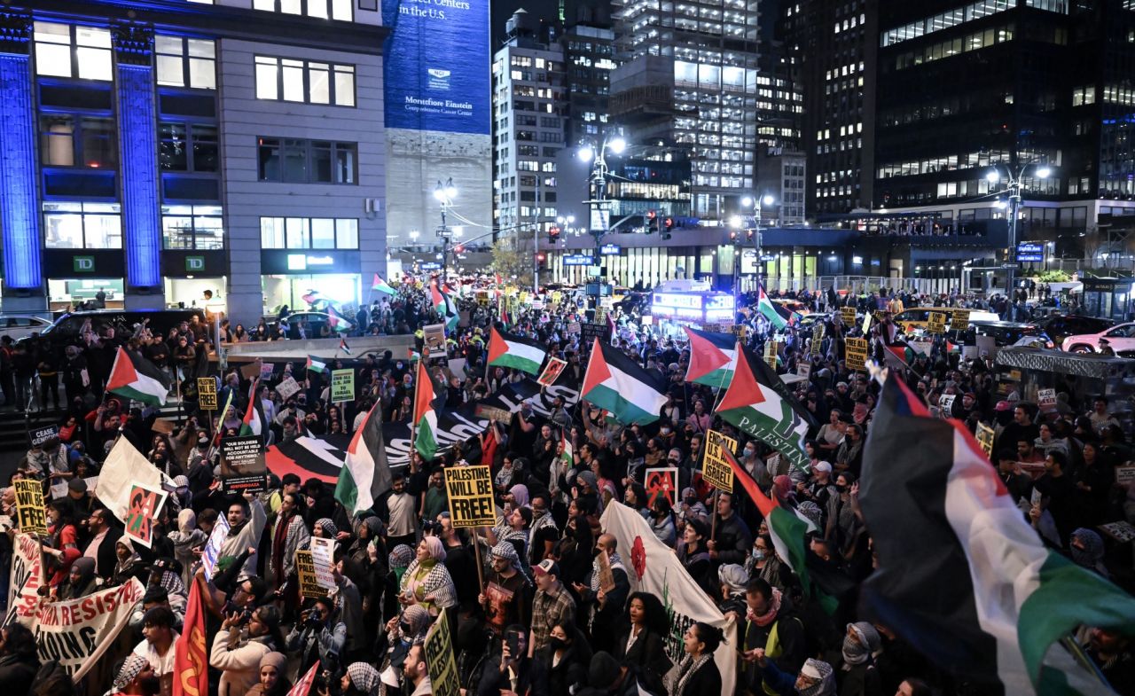 ABD'de binlerce insan Filistin için yürüdü! Washington ve New York'ta İsrail'in Gazze'ye saldırıları protesto edildi 2