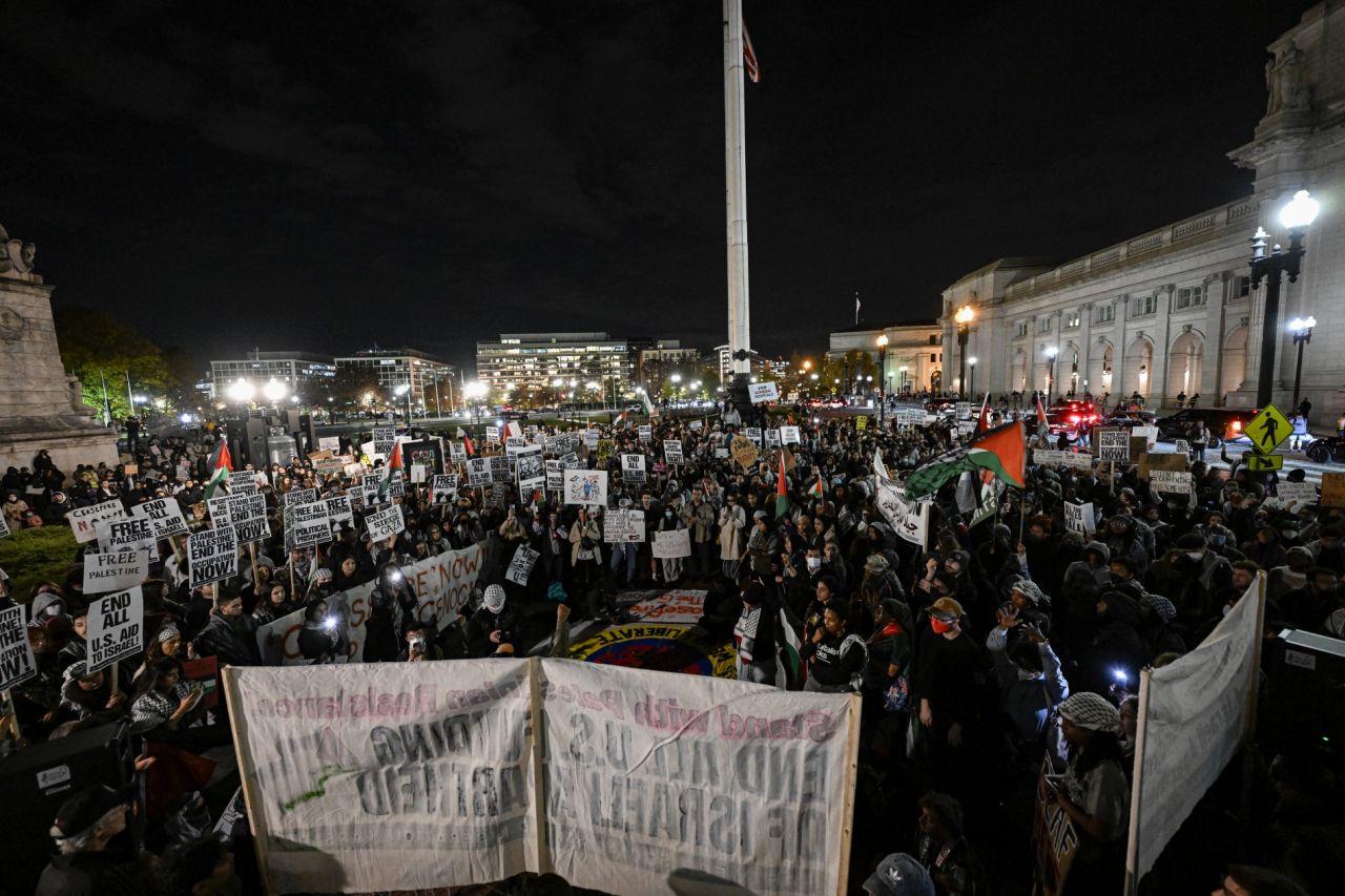 ABD'de binlerce insan Filistin için yürüdü! Washington ve New York'ta İsrail'in Gazze'ye saldırıları protesto edildi 10