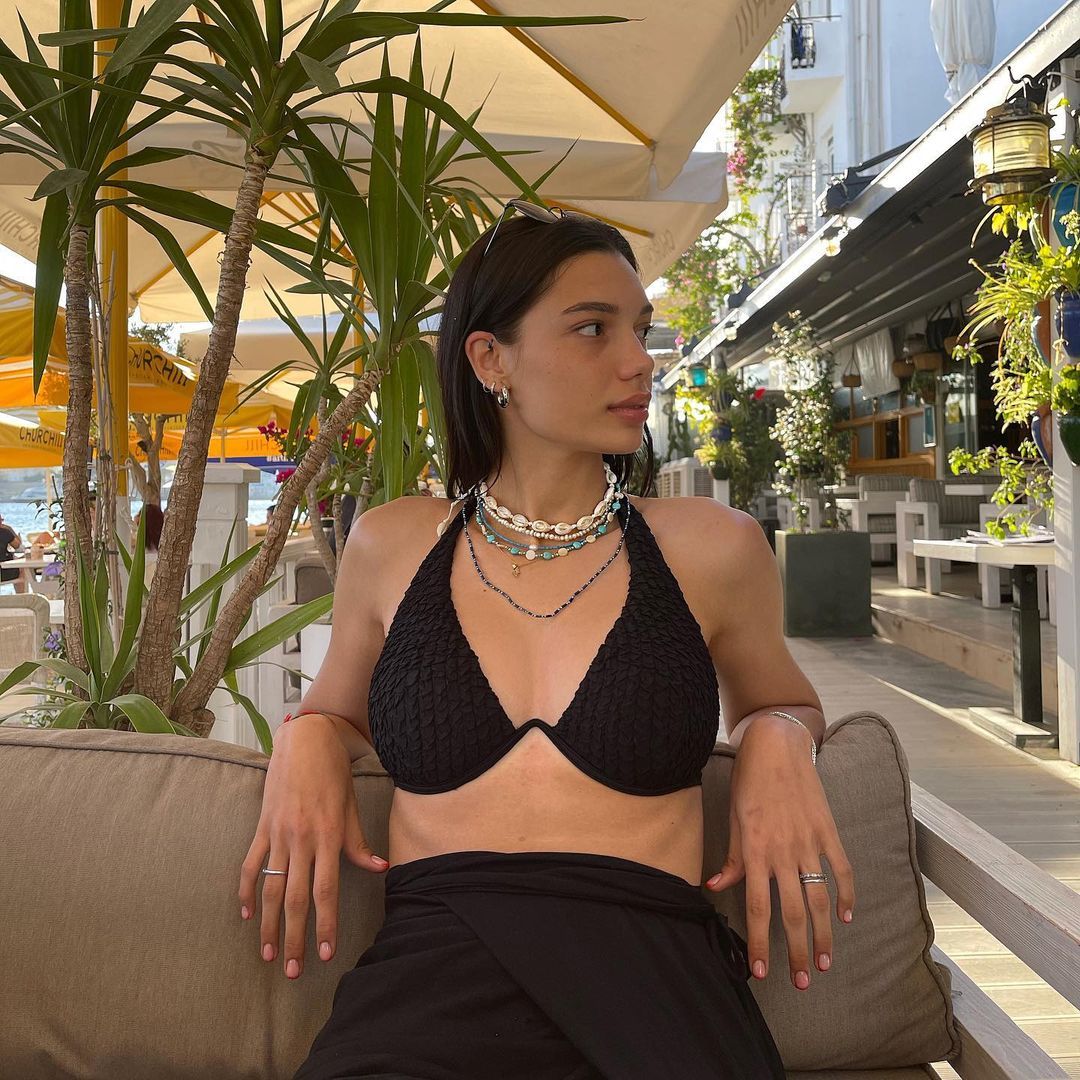 Yerli Dua Lipa lakaplı Lila Şengün hem voleyboluyla hem de güzelliğiyle büyülüyor! Filenin Sultanları'na yeni yetenek... 17