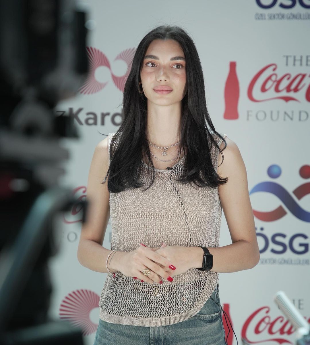 Yerli Dua Lipa lakaplı Lila Şengün hem voleyboluyla hem de güzelliğiyle büyülüyor! Filenin Sultanları'na yeni yetenek... 8