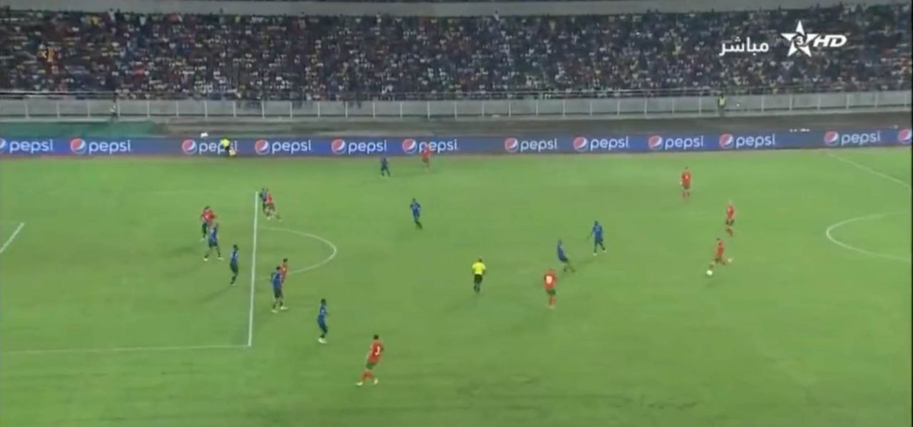 Hakim Ziyech inanılmazı başardı! Yok böyle gol: Orta sahadan füze yolladı 5